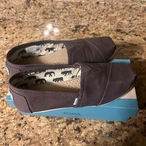 Toms; gray; size 8.5